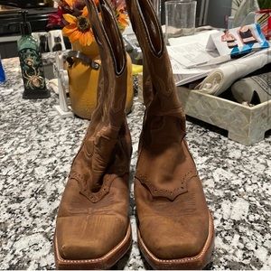 These Justin women boots 2676 style size 81/2D